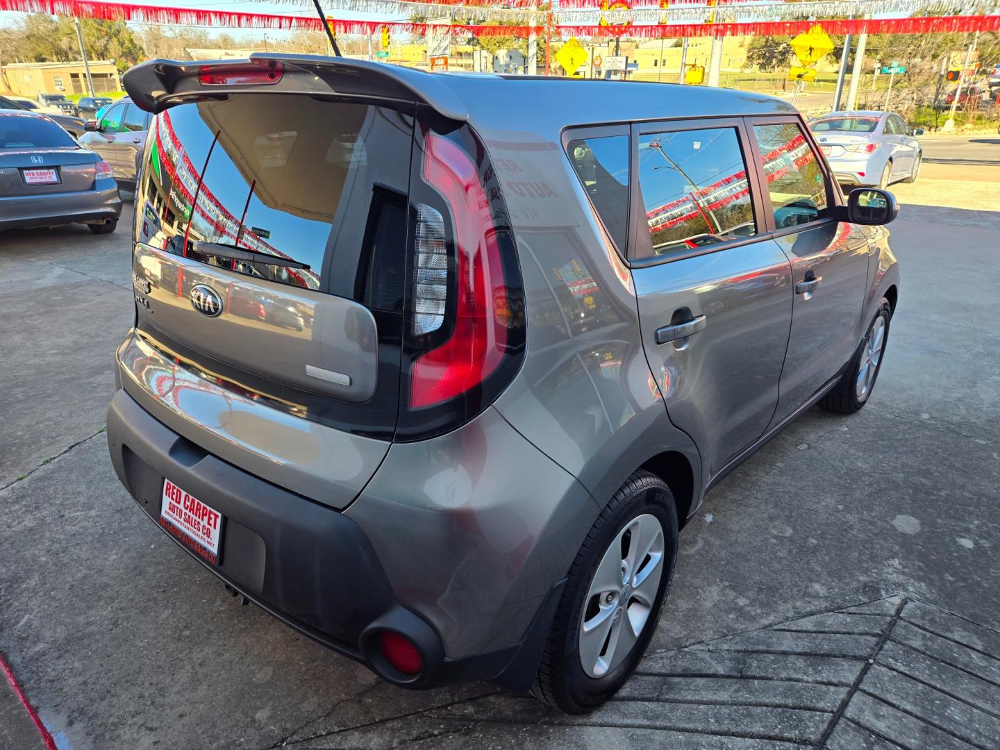 2014 GRAY /BLACK Kia Soul (KNDJP3A57E7) with an 2.0L I4 F DOHC 16V engine, Automatic transmission, located at 503 West Court, Seguin, TX, 78155, (830) 379-3373, 29.568621, -97.969803 - Photo#2